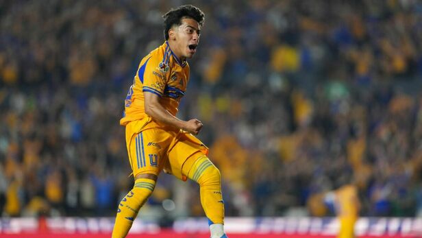 Chicha Sánchez hizo el tercer gol ante Chivas (Imago7)