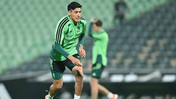 Edson Álvarez ya se puso a las órdenes de Javier Aguirre (Imago7)