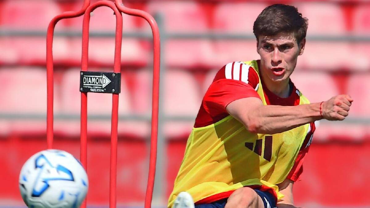 Armando González ya comenzó a trabajar en los entrenamientos del Olympiacos. FOTO: @olympiacosfc