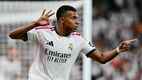 Kylian Mbappé hizo triplete ante la Real Sociedad (Reuters)