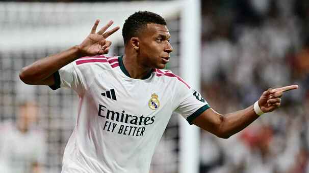 Kylian Mbappé hizo triplete ante la Real Sociedad (Reuters)