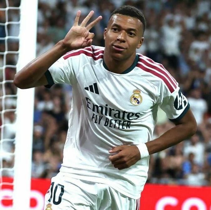 Mbappé se lució con tres anotaciones. (Foto: EFE)