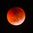Conoce los horarios para que no te pierdas el Eclipse Lunar parcial de este 27 de agosto. (Canva)