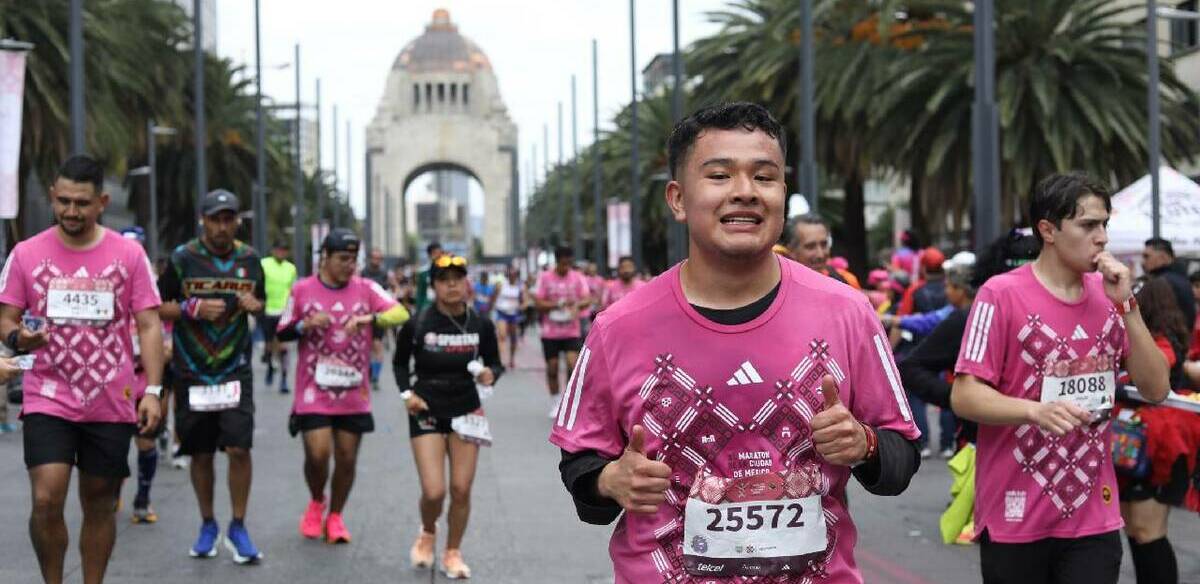 Corredores del emblemático marartón recorren las calles de la Ciudad de México con entusiasmo. FOTO: Imago7