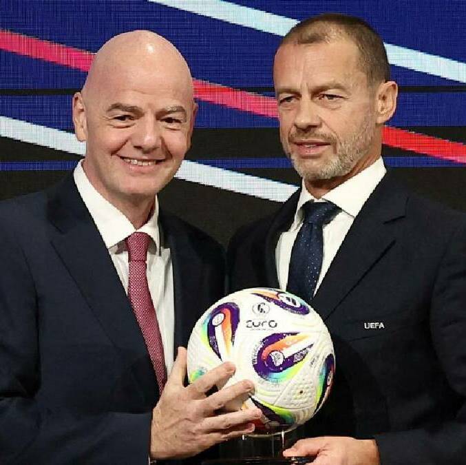 Gianni Infantino, presidente de la FIFA, y Aleksander Ceferin, presdeinte de la UEFA posan para la lente. FOTO: Reuters