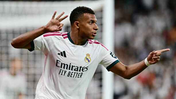 Kylian Mbappé hizo triplete ante la Real Sociedad (Reuters)