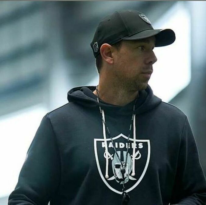 Klint Kubiak evaluó la pretemporada y habló de las decisiones a tomar para el inicio de la temporada (Fotografía: X Raiders)