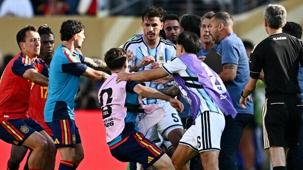 Leandro Paredes y Nahuel Molina fueron sancionados por la FIFA (Fotografía: Reuters)
