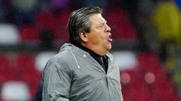Miguel Herrera encaró a aficionado que lo increpó en el Estadio Banorte (Fotografía: Imago 7)