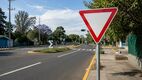 Triángulo rojo y centro blanco: ¿qué te está indicando carreteras y vialidades? (ChatGPT).