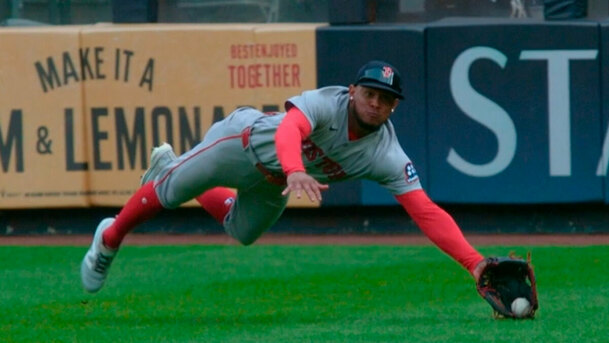 Ceddanne Rafaela aseguró haber hecho la atrapada en el Yankees vs. Red Sox. (Foto: Captura de pantalla)