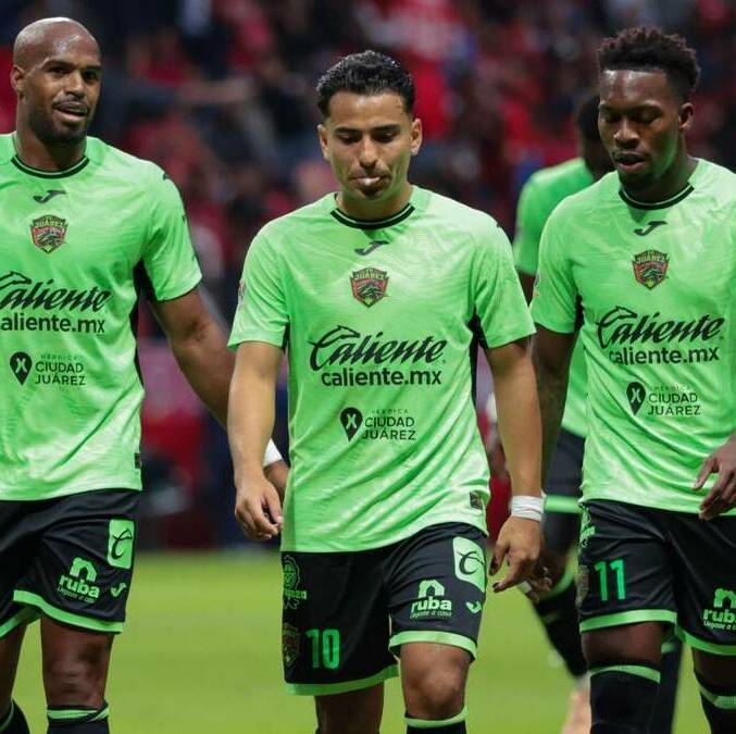Jugadores de los Bravos clavan la mirada tars la derrota ante Toluca. FOTO: Imago7