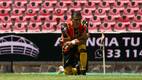 Leones Negro protestan arrodillándose en el terreno de juego / X: Leones Negros
