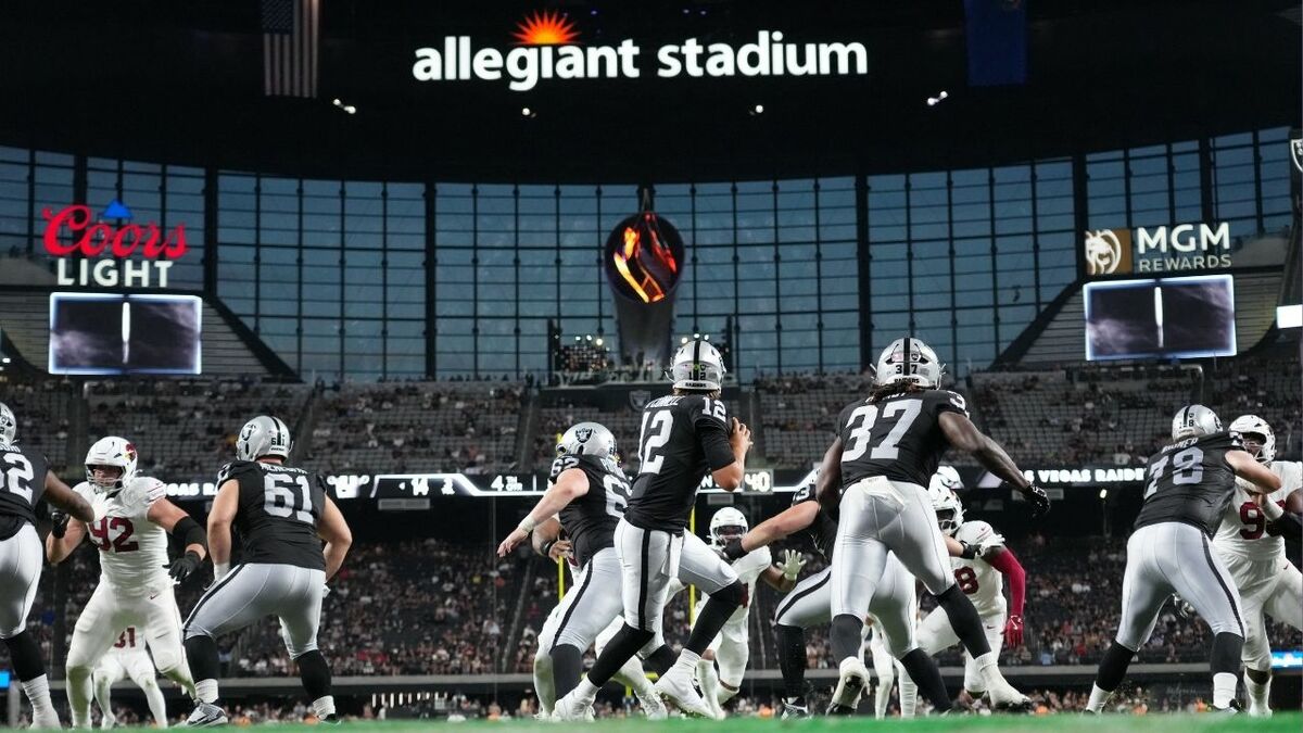 Los Raiders definieron su roster de 53 jugadores para iniciar la campaña en la NFL (Fotografía: Reuters)