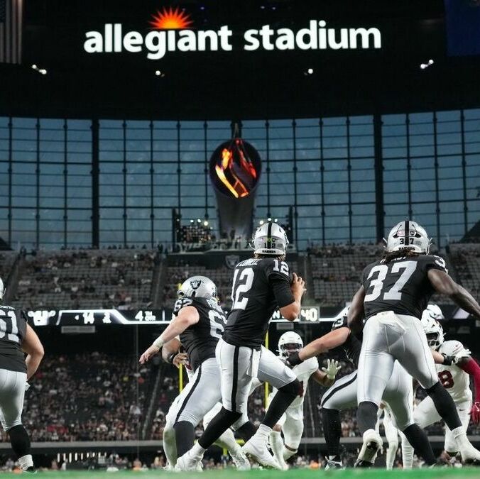 Los Raiders definieron su roster de 53 jugadores para iniciar la campaña en la NFL (Fotografía: Reuters)