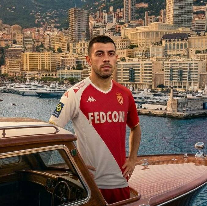 Erik Lira llega a un club que jugará la Champions League (mediotiempo IA)