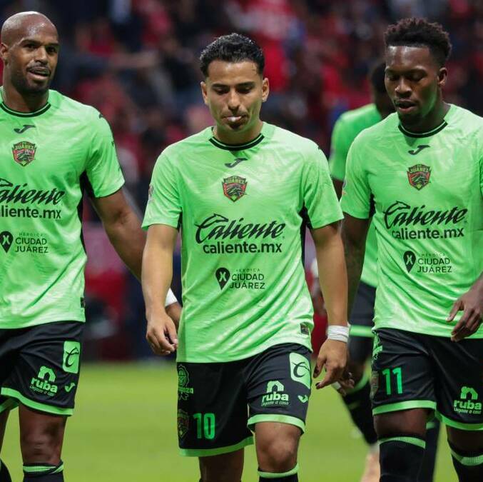 Jugadores de los Bravos clavan la mirada tars la derrota ante Toluca. FOTO: Imago7