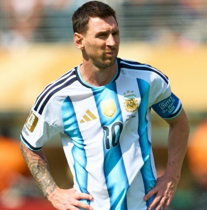 Messi ayuda a Madrid en su tragedia. (foto: Mexsport)