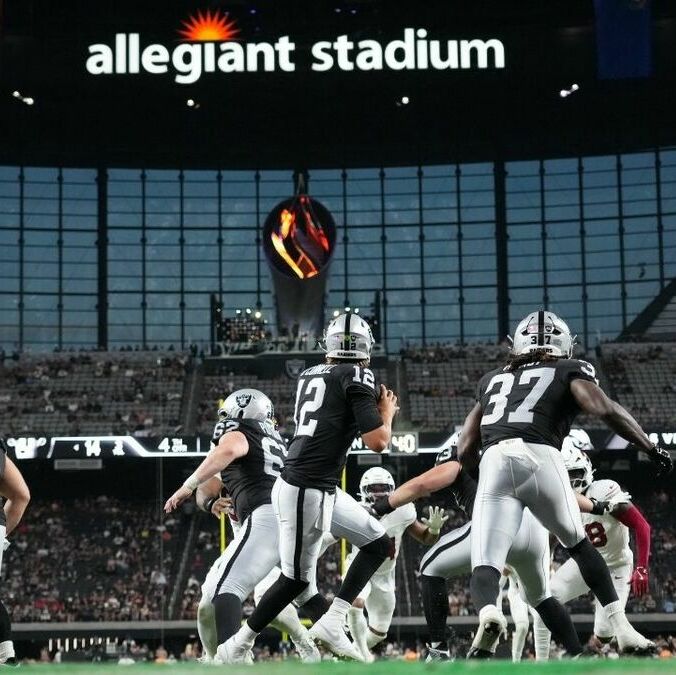 Los Raiders definieron su roster de 53 jugadores para iniciar la campaña en la NFL (Fotografía: Reuters)