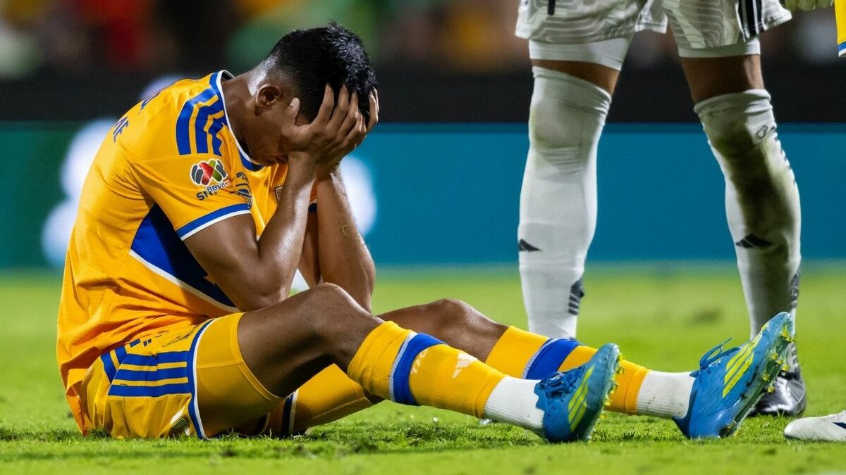 Reyes sufrió una fuerte lesión ante Santos. (Foto: Mexsport)