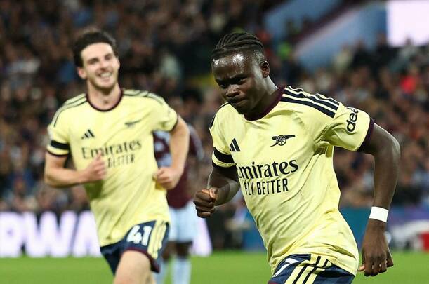 Saka le dio la victoria a Arsenal sobre Aston Villa / Reuters