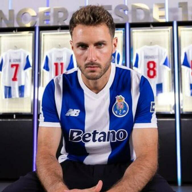 Santi Giménez ya sabe que número usará en Porto / X: Porto