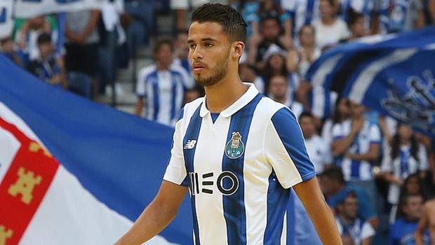Actualmente, el zaguero mexicano entrena con el Porto.