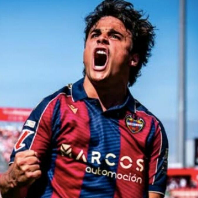 Carlos Álvarez se convertirá en jugador del América. (Foto: @_carlosalvarez10)