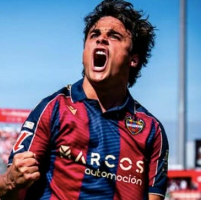 Carlos Álvarez se convertirá en jugador del América. (Foto: @_carlosalvarez10)