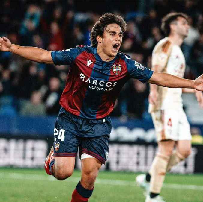 Carlos Álvarez con el Levante (@LevanteUD)