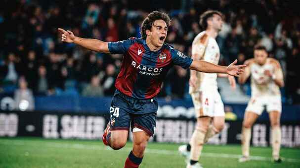 Carlos Álvarez con el Levante (@LevanteUD)
