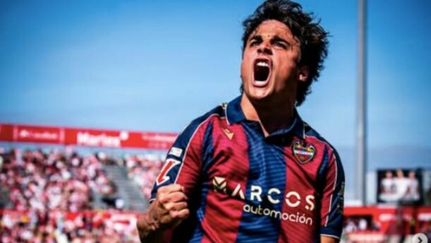 Carlos Álvarez se convertirá en jugador del América. (Foto: @_carlosalvarez10)
