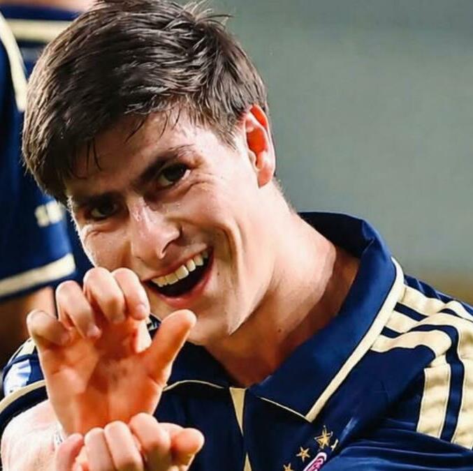 Armando González ya se estrenó con el Olympiacos (@hormiga_glez)