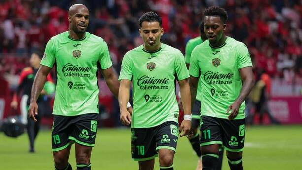 Jugadores de los Bravos clavan la mirada tars la derrota ante Toluca. FOTO: Imago7
