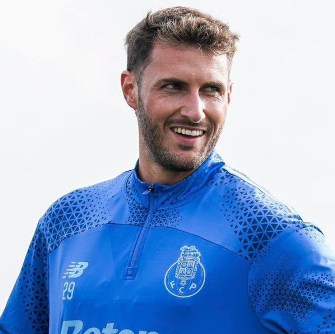 Santiago Gimenez podría debutar este viernes con Porto (Facebook @FCPorto)