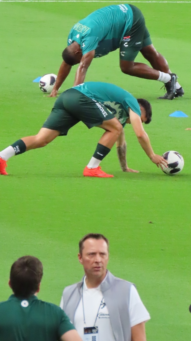 Estuvieron platicando en la cancha, en Estados Unidos. (foto: Paco Vela)