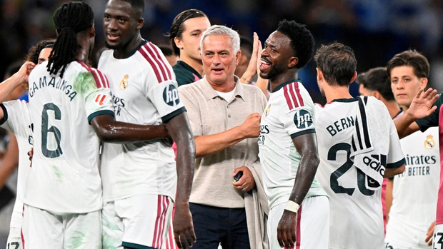 José Mourinho  y Vinícius Jr. (Reuters)
