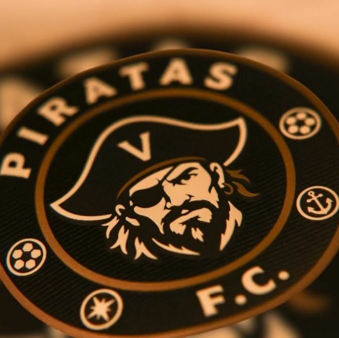 El juagdor de 16 años habría muerto durante la sesión de entrenamiento de este 4 de septiembre. (@piratasfutbolfc/IG)