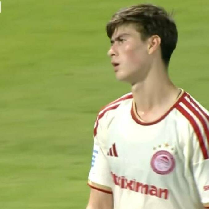 Hormiga González tuvo minutos en duelo de Olympiacos / Captura