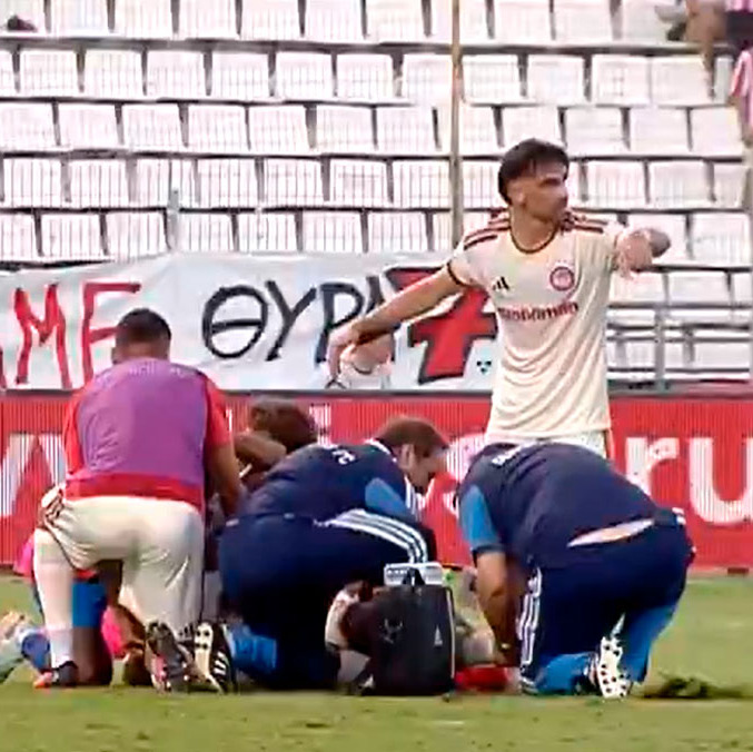 Jugador del Olympiacos sufrió fuerte lesión. (Captura)