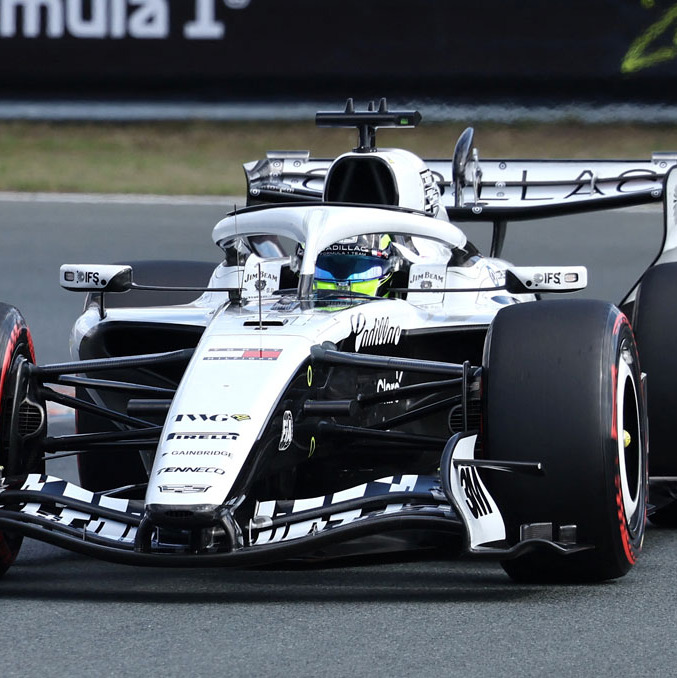 Checo Pérez largará 17 este domingo. (Foto: Reuters)