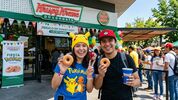 Krispy Kreme regalará donas HOY domingo 6 de septiembre (Imagen creada con IA)