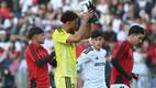 Vozinha vistió su uniforme amarillo en su debut con Colo Colo en la Liga chilena. FOTO. EFE