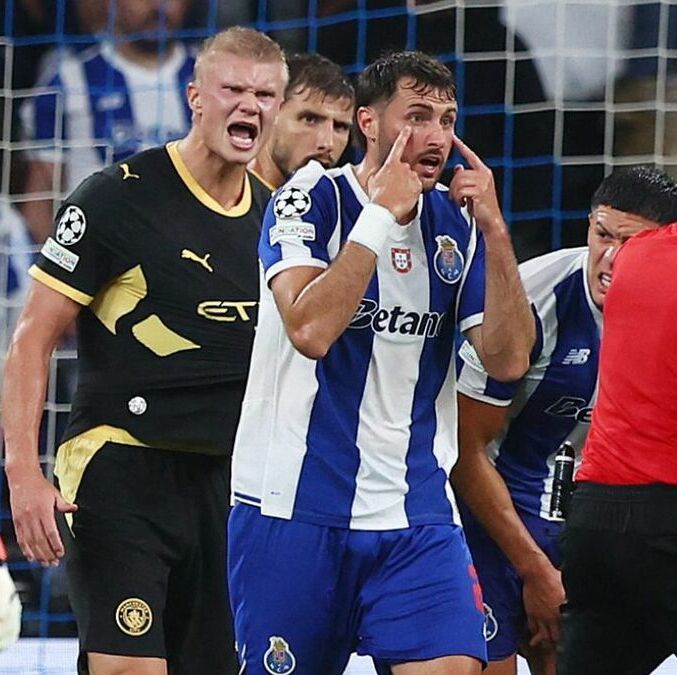 Santiago Gimenez entró al partido que ya iba perdiendo el Porto. (Foto: Reuters)