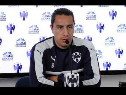 En Rayados nadie puede tirarse a la hamaca: Efraín