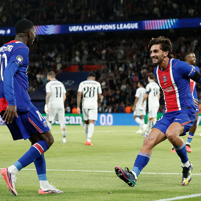Ferran Torres y Dembélé, de lo mejor del PSG. (Foto: Reuters)