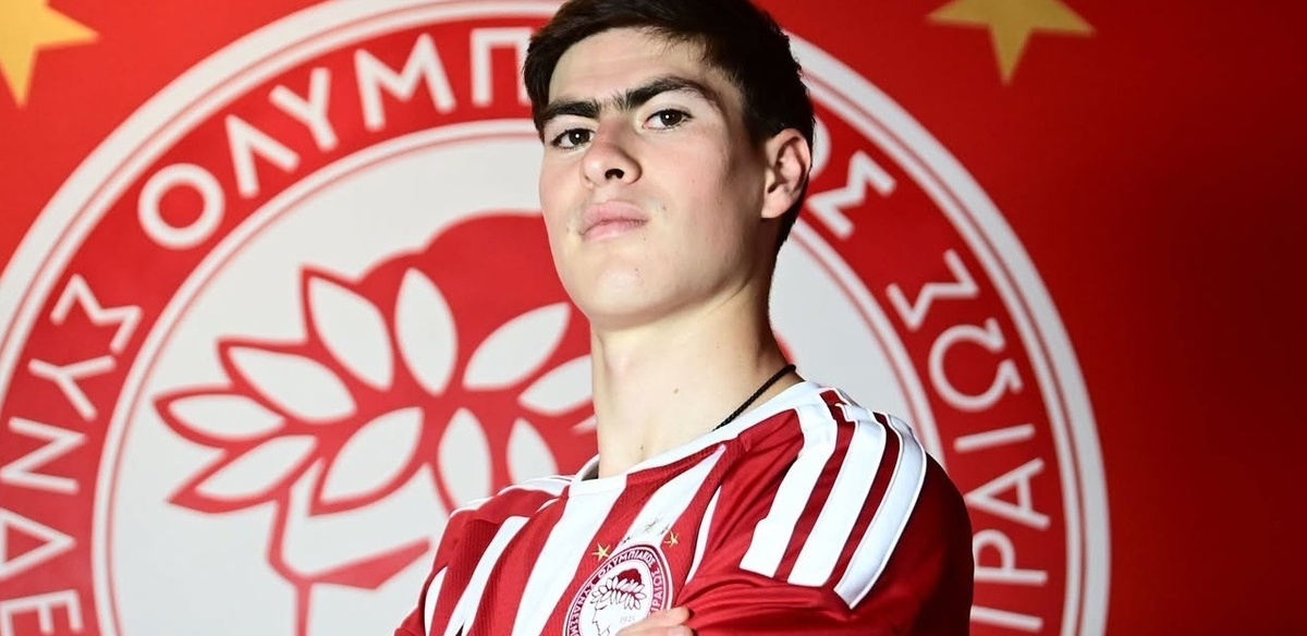 Hormiga González, jugador del Olympiacos (Facebook @OlympiacosFC)