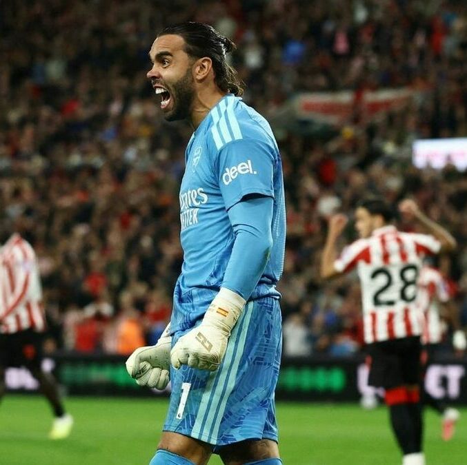 David Raya atajó un penal y fue la gran figura del encuentro para los Gunners (Fotografía: Reuters)
