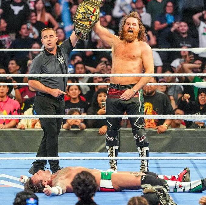 Sami Sayn se corona nuevo Campeón Indiscutido de WWE en SmackDown México. FOTO: Cortesía WWE