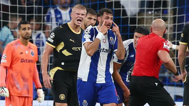 Santiago Gimenez entró al partido que ya iba perdiendo el Porto. (Foto: Reuters)